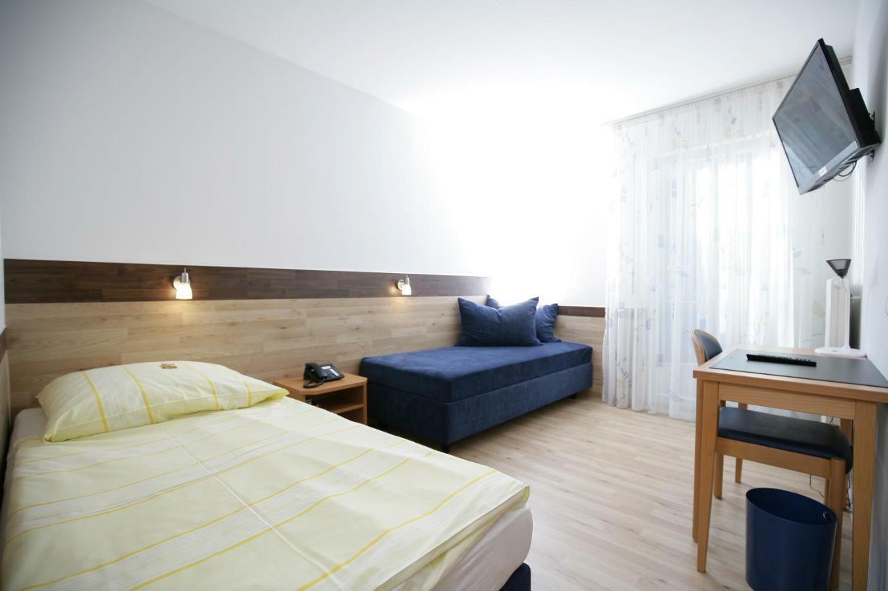 Hotel Am Baronenwald Göppingen Exteriör bild