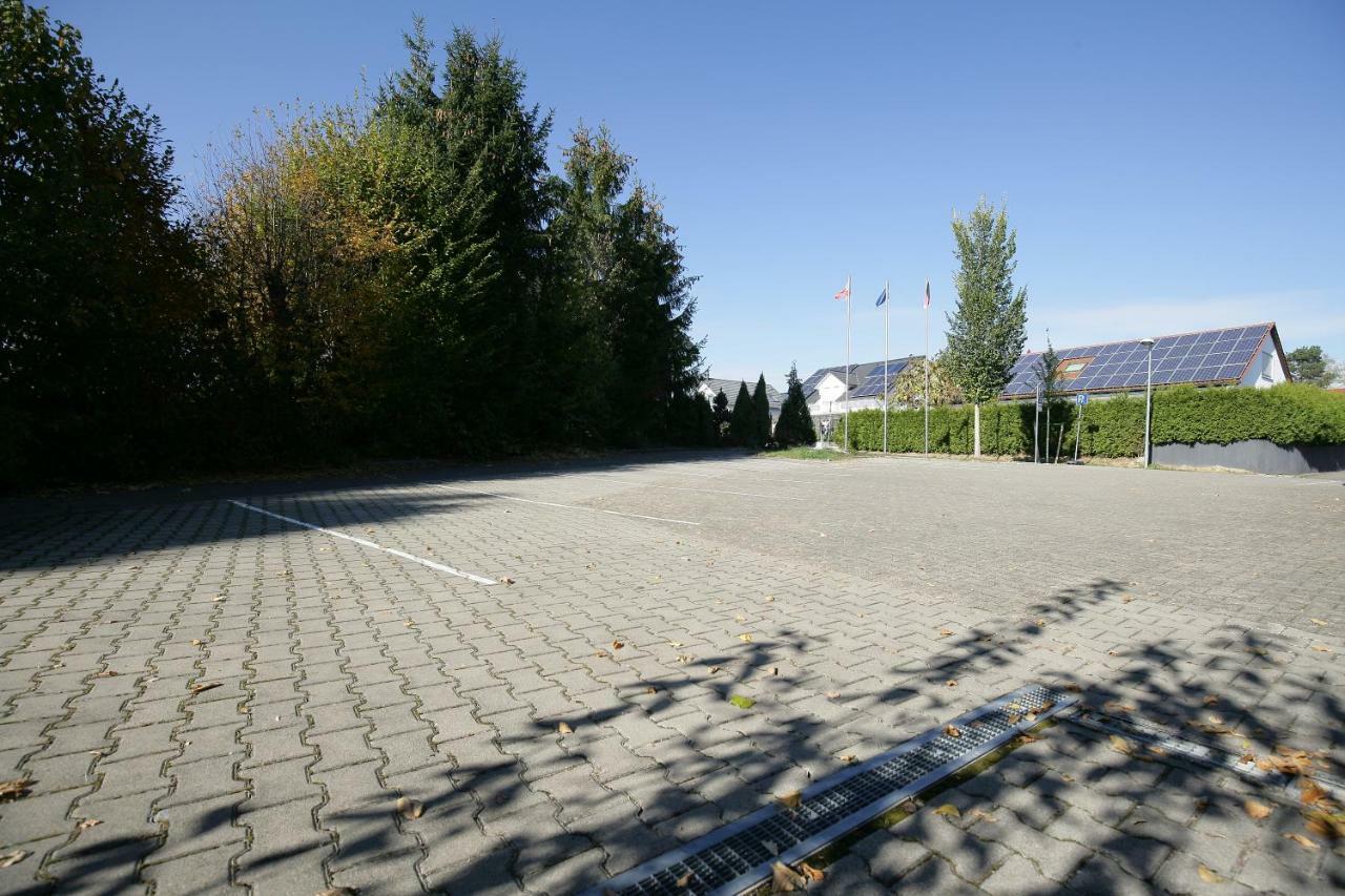 Hotel Am Baronenwald Göppingen Exteriör bild