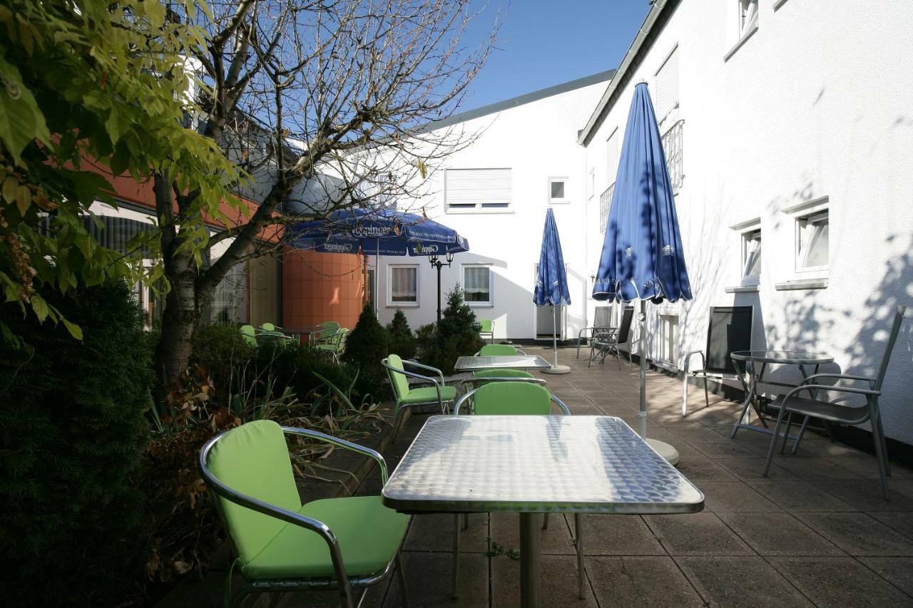 Hotel Am Baronenwald Göppingen Exteriör bild