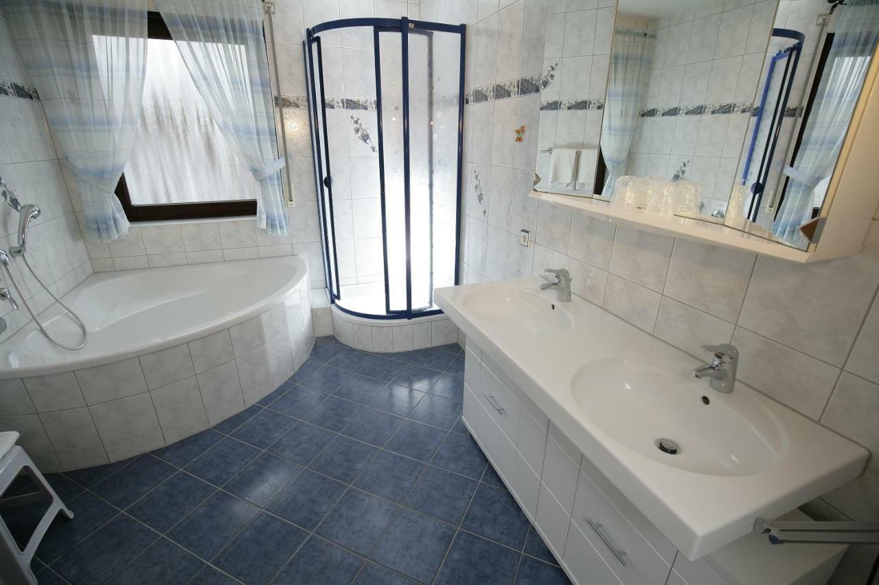 Hotel Am Baronenwald Göppingen Exteriör bild