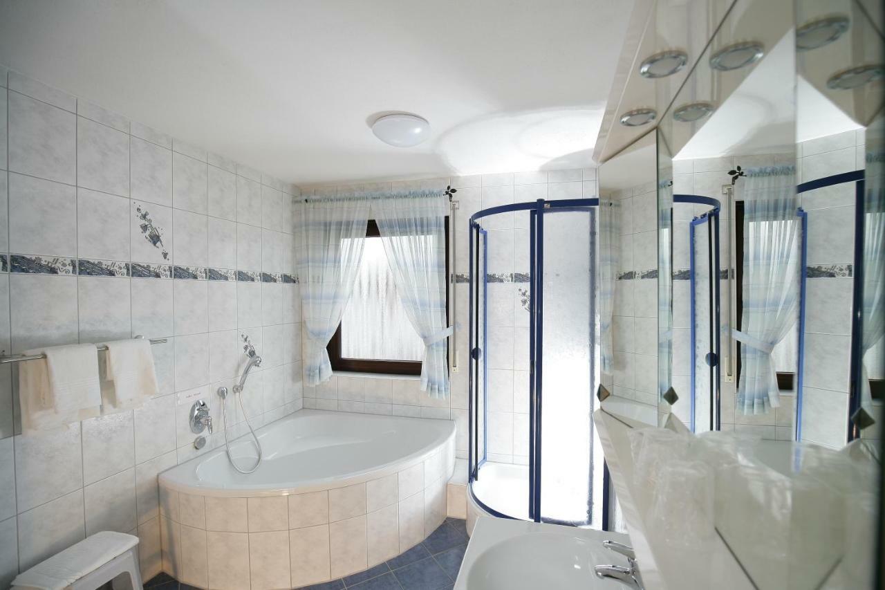 Hotel Am Baronenwald Göppingen Exteriör bild