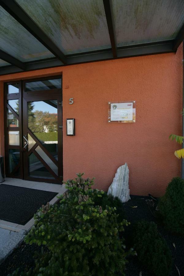 Hotel Am Baronenwald Göppingen Exteriör bild